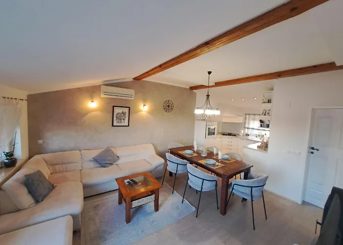 Lucia Поседарье