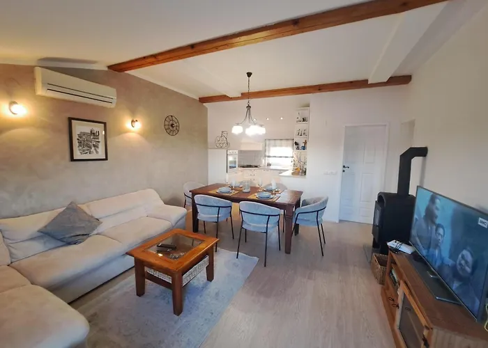 아파트 Lucia 포세다르예